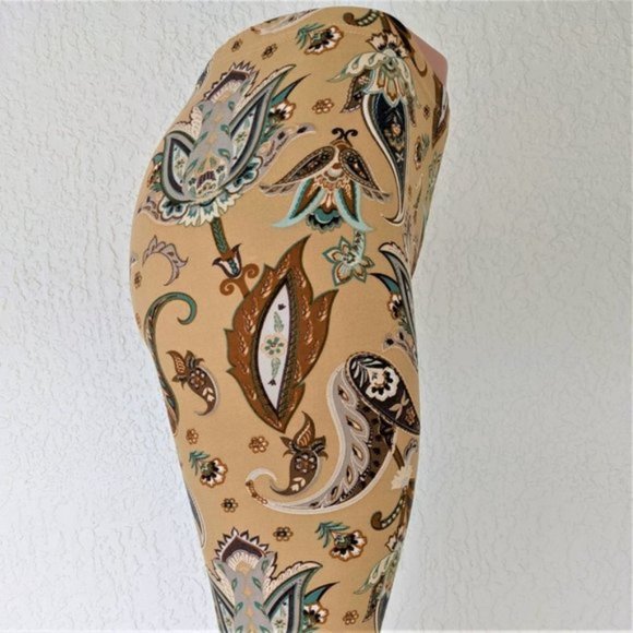 SOFT Fall Leaves Capri Leggings (NWT) - Picture 6 of 12